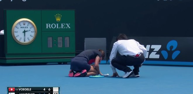 На Australian Open теннисистки задыхаются от дыма: видео - Фото