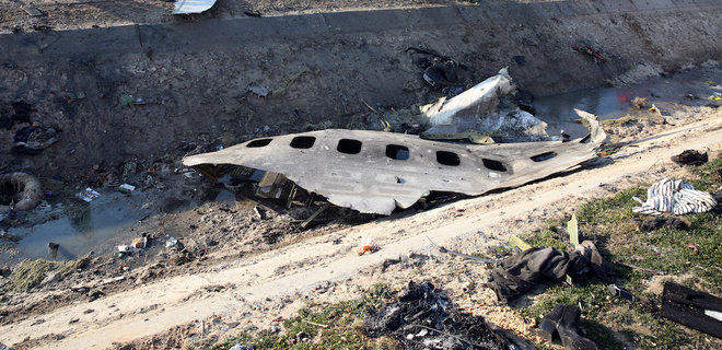 Крушение самолета МАУ. Иран официально попросил Францию помочь с черными ящиками - Фото