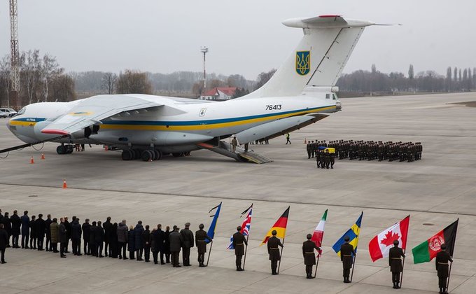 Украина попрощалась с погибшими в катастрофе Boeing: фоторепортаж
