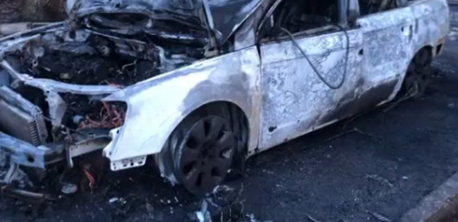 В Запорожье волонтеру неизвестные сожгли автомобиль - Фото