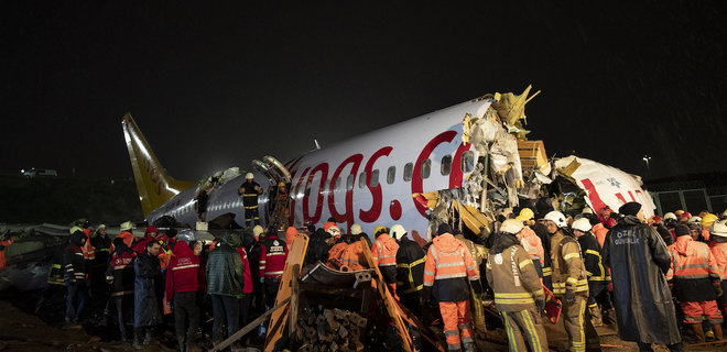 Крушение самолета в Стамбуле. Число погибших и раненых возросло - Фото