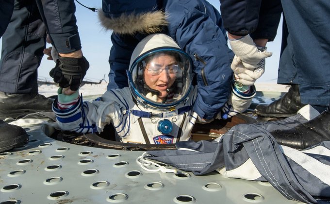 На Землю вернулась мировая рекордсменка из NASA: фото и видео