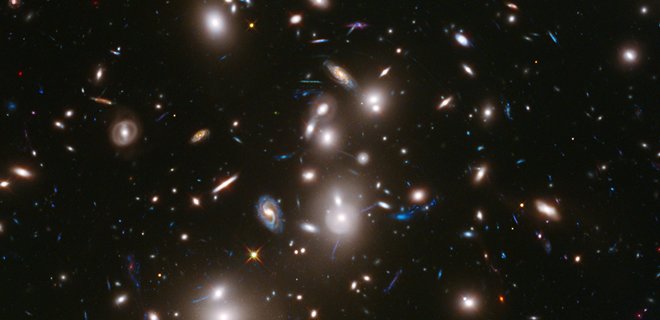 Найдена ультрамассивная галактика: она мертвая, почему - не знают - Фото