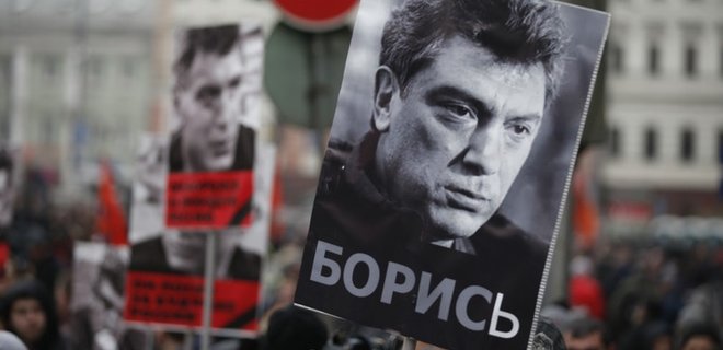 В Праге площадь перед посольством России переименовали в честь Немцова - Фото