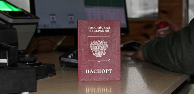 Украинская делегация показала ОБСЕ российские паспорта главарей боевиков: фото - Фото