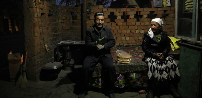 Китай обвинили в принуждении уйгуров к труду для их 