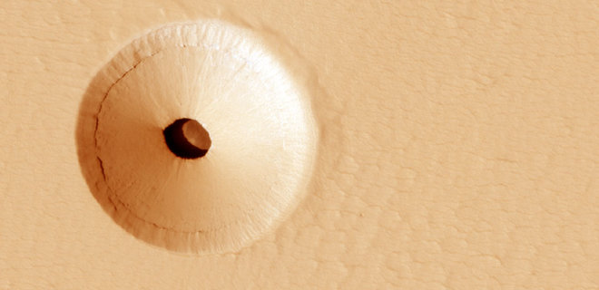 NASA показали дыру на Марсе. Ее могут использовать при колонизации – фото - Фото