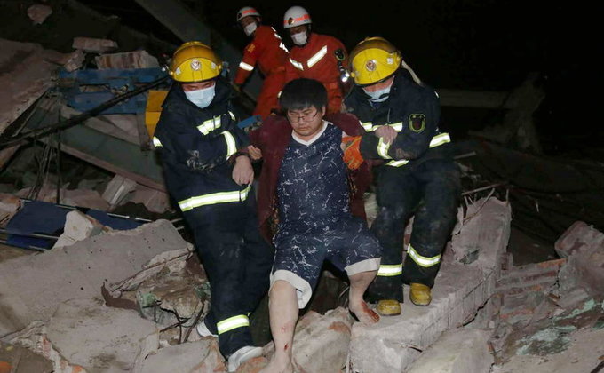 Обвал карантинного отеля в Китае. Погибли четыре человека, 29 пропали без вести