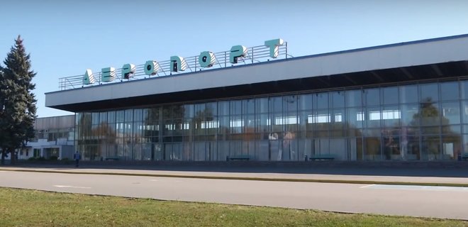 В Днепре закрыли аэропорт: нашли авиабомбы - Фото
