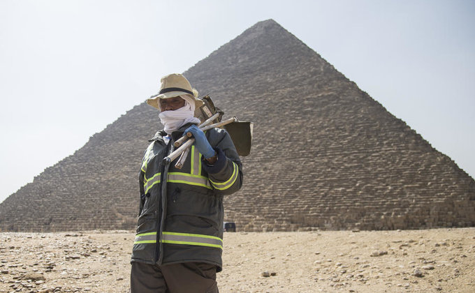 Коронавирус. В Египте дезинфицируют пирамиды: фоторепортаж