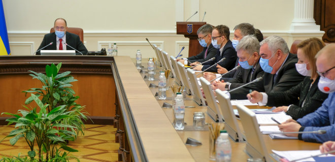 Кабмин уволил четырех заместителей министра образования - Фото
