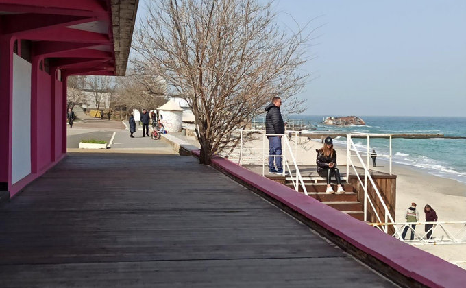 Карантин в Одессе. Самоизоляция на море и занятия спортом: фоторепортаж