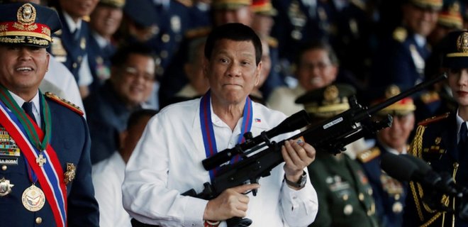 Президент Филиппин приказал армии расстреливать нарушителей карантина - Фото