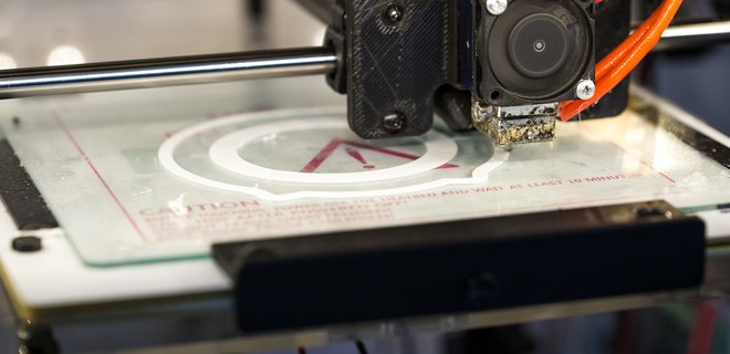 Во Львове на 3D-принтере начали печатать защитные экраны и переходники для ИВЛ - Фото