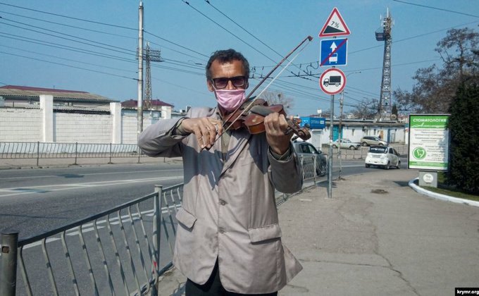 В Крыму оккупанты продлили режим самоизоляции: фоторепортаж