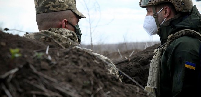 Зеленский: Военные на Донбассе живут в 