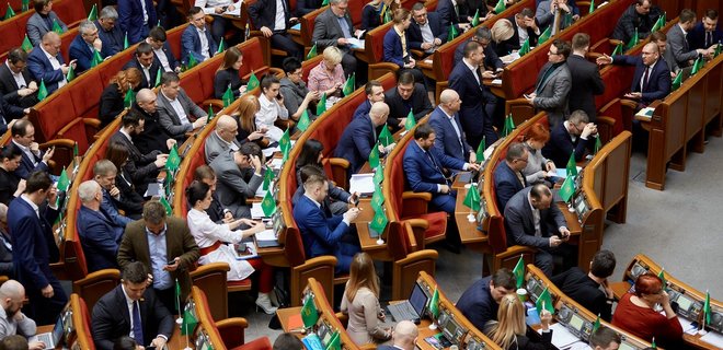 До Ради проходять п'ять партій, Слуга народу лідирує з великим відривом – опитування Разумкова - Фото