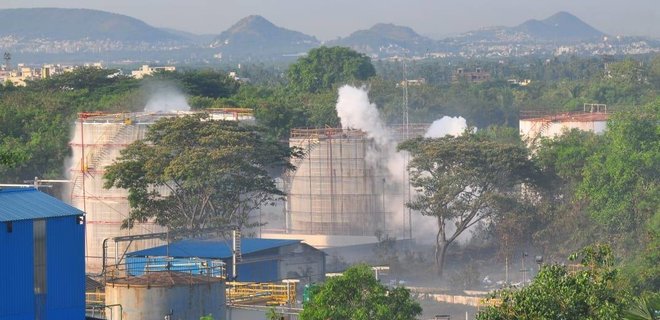 В Индии утечка газа на заводе: произошло массовое отравление людей - видео - Фото