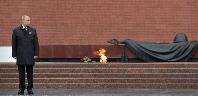 День победы в РФ. Путин на пустой Красной площади и самолеты в небе: фото - Фото