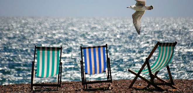 Минздрав разрешит открыть пляжи: морская вода и солнце убивают коронавирус - Фото