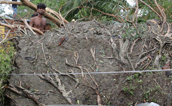 Ураган в Индии и Бангладеш: более 80 погибших, тысячи домов уничтожены - фото
