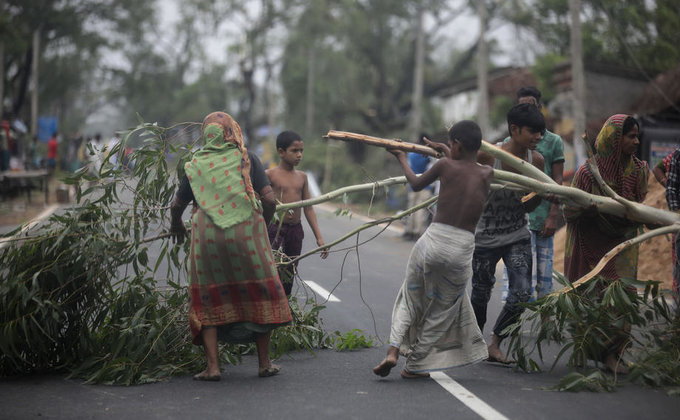 Ураган в Индии и Бангладеш: более 80 погибших, тысячи домов уничтожены - фото