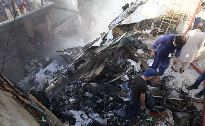 Крушение Airbus. Подробности авиакатастрофы в Пакистане - фото