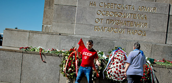 В Болгарии хотят убрать памятник советским солдатам: МИД РФ пишет о 