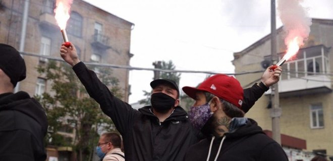 Протест под офисом Медведчука. Полиция открыла уголовное дело - Фото