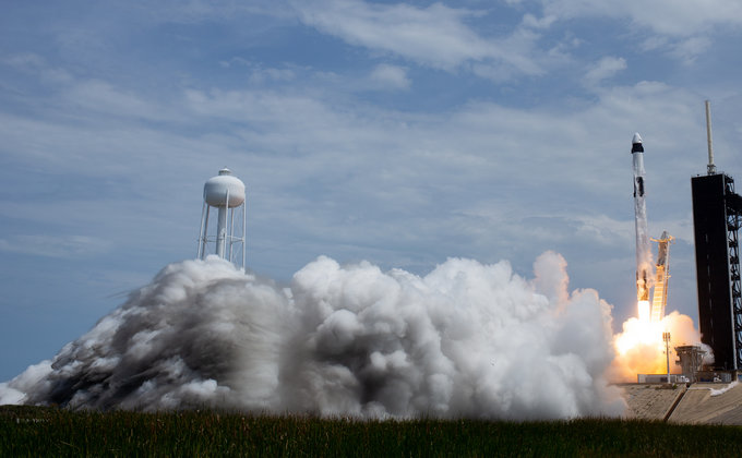 "SpaceX начинает захват флага". Как прошла первая часть тест-миссии Маска – фото
