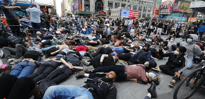 Протесты в США. Частное вскрытие подтвердило смерть Джорджа Флойда от удушения - Фото