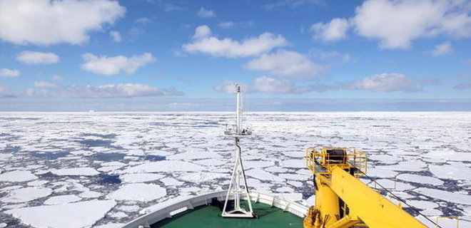 Трамп поручил создать флот из ледоколов для защиты интересов США в Арктике - Фото