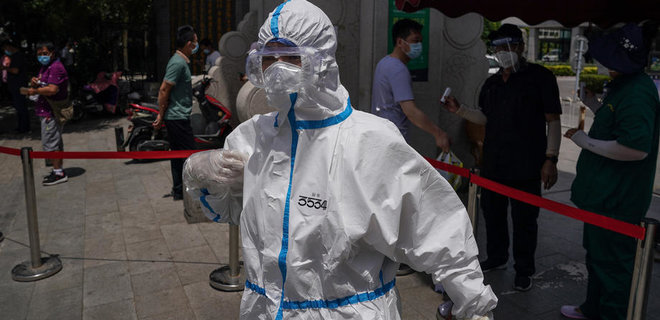 В Пекине новая вспышка коронавируса. В одном районе ввели военное положение  - Фото