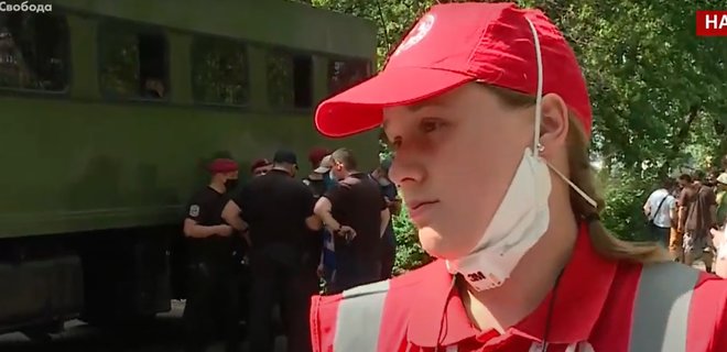 Дело Стерненко. Полиция не допустила Красный крест к избитым - волонтер - Фото