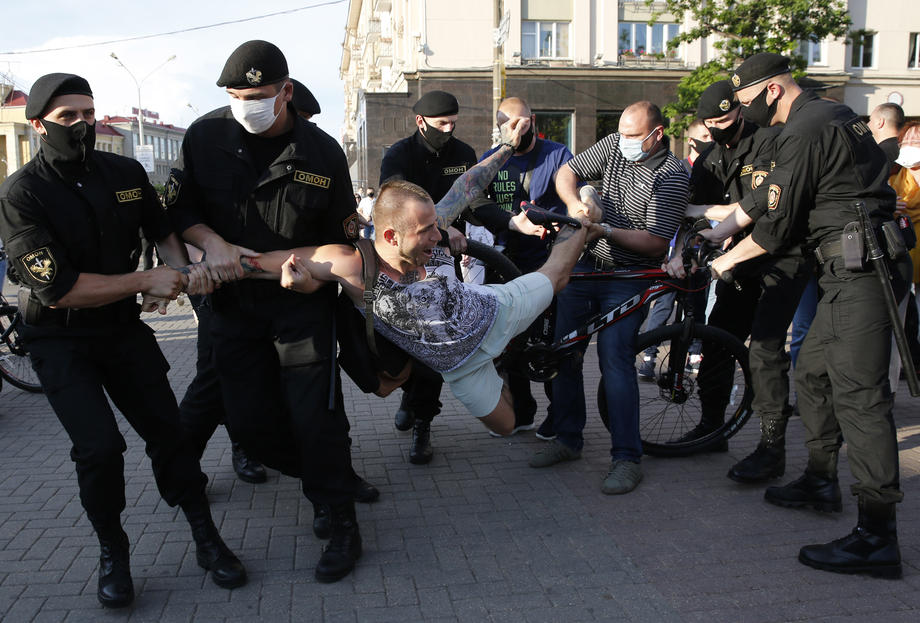 Протесты в Беларуси. Задержали более 100 человек: фото - новости ...