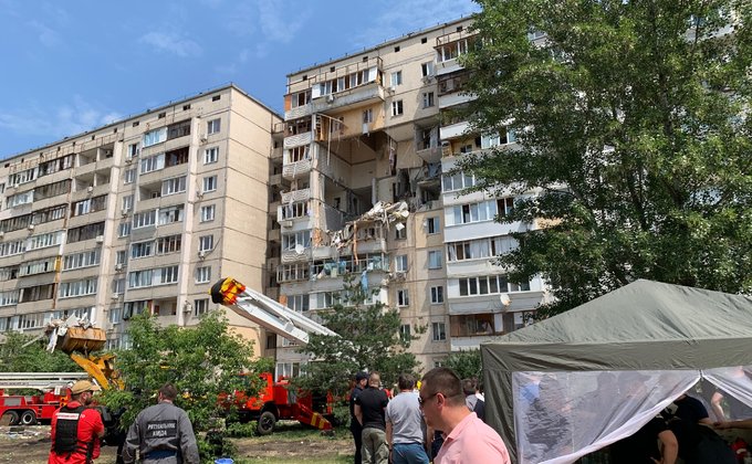 Взрыв в доме в Киеве. Почти полтысячи человек разбирают завалы – фото, видео
