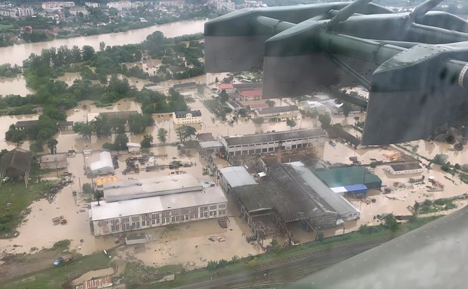 Разрушенные дамбы и дороги. МВД показало масштаб наводнений на Западе - видео