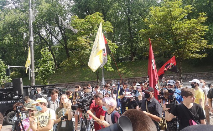 Под офисом Зеленского протестуют против нового главы МОН Шкарлета – фото