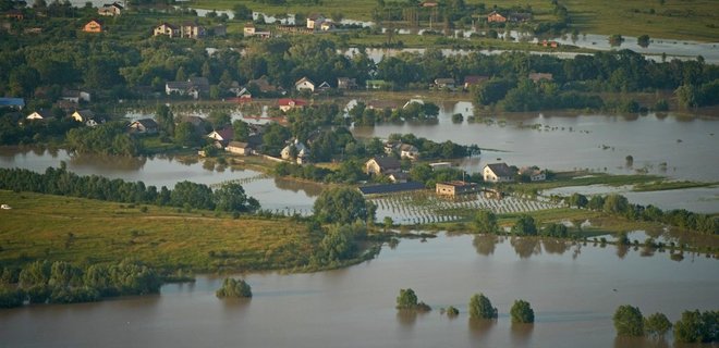 На западе Украины объявили штормовое предупреждение: реки могут выйти из берегов - Фото