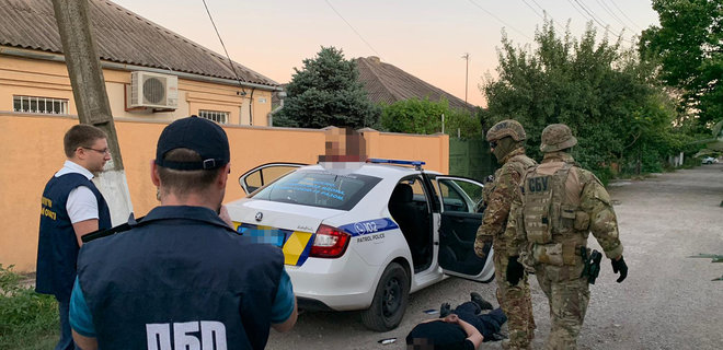 На Донбассе задержали полицейских: подозреваются в сбыте наркотиков - фото - Фото