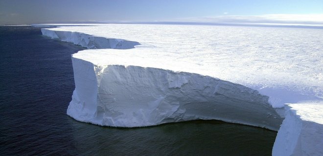 Колоссальный айсберг вчера 