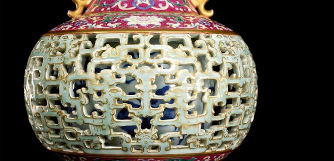 У пожилой женщины нашли потерянную древнюю вазу династии Цин и продали за $9 млн - Фото