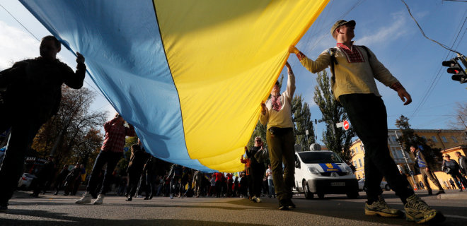Украинцы поддержат на референдуме вступление в ЕС и НАТО – опрос Рейтинга - Фото