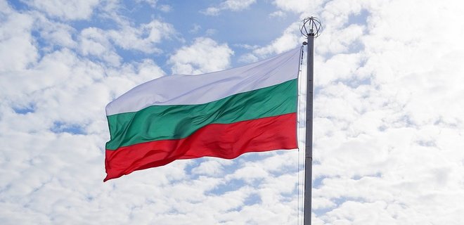 Болгария высылает двух дипломатов России из-за скандала со шпионажем  - Фото