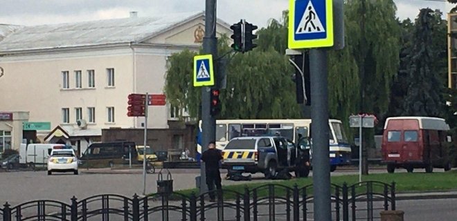Захватчик автобуса в Луцке терроризирует родных заложников: аудио переговоров - Фото