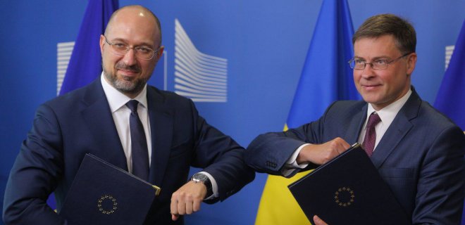 Україна виконала основні вимоги для отримання траншу від ЄС – Домбровскіс - Фото