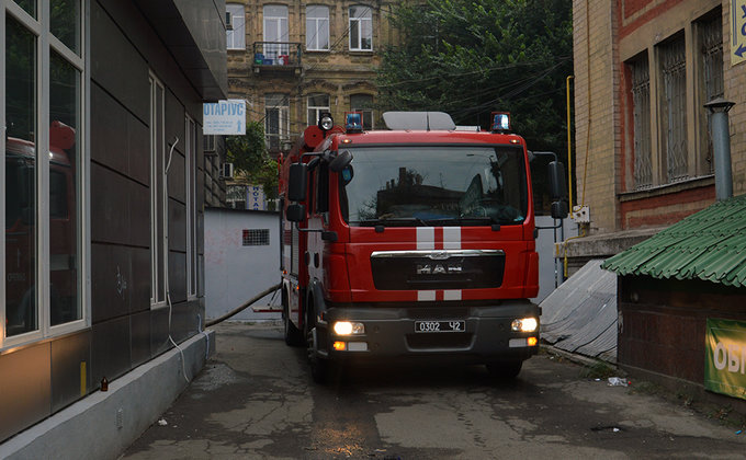 В центре Днепра вспыхнул пожар: огонь уничтожил пять торговых павильонов - фото