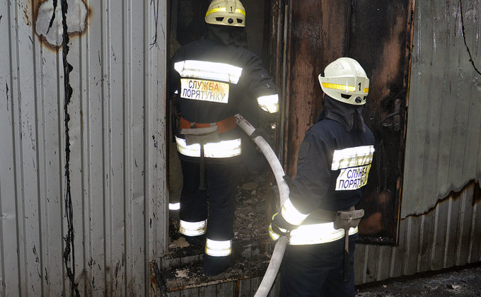 В центре Днепра вспыхнул пожар: огонь уничтожил пять торговых павильонов - фото