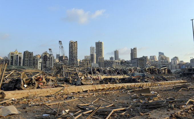 Взрыв в Бейруте. Погибли не менее 50 человек, тысячи ранены: фоторепортаж 18+