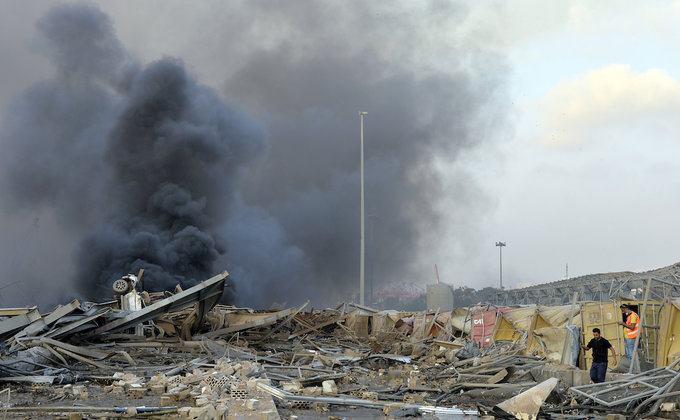 Взрыв в Бейруте. Погибли не менее 50 человек, тысячи ранены: фоторепортаж 18+